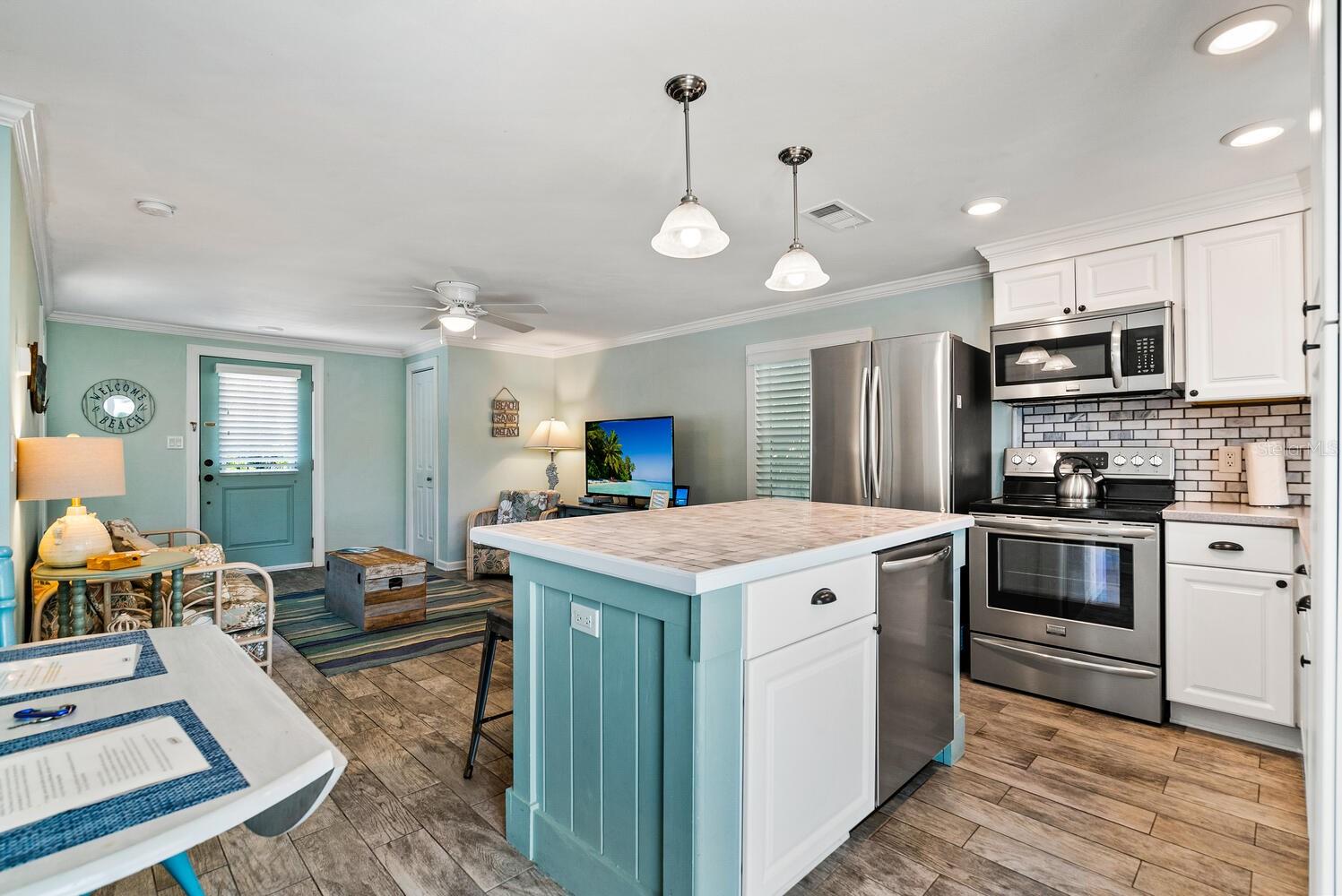 HOLMES BEACH 13TH UNIT - Residential Lease