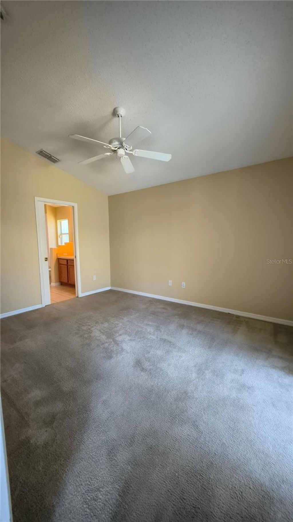 Photo of 16721 S Rolling Green Drive S, Clermont, FL 34714 (MLS # O6385998)