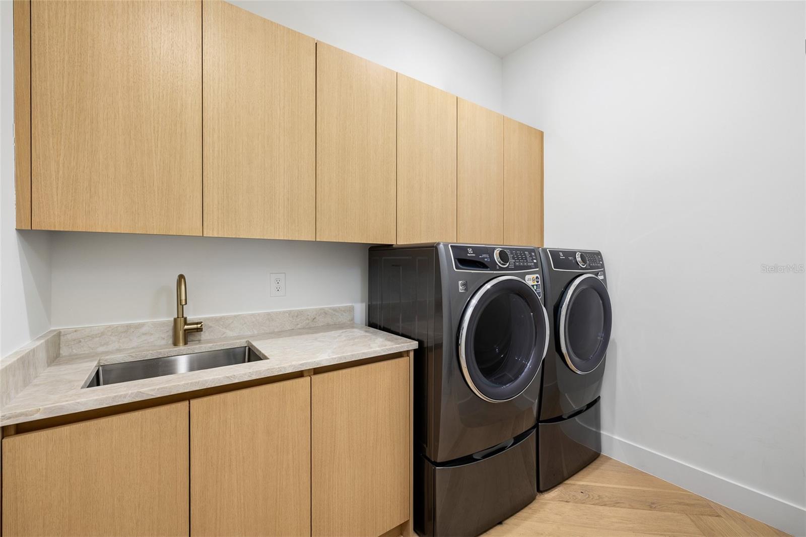 SUBURB ROYAL - Residential