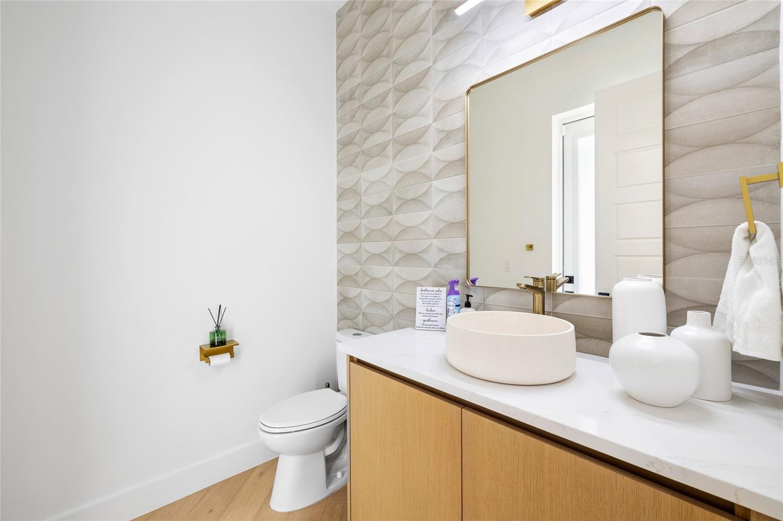 SUBURB ROYAL - Residential