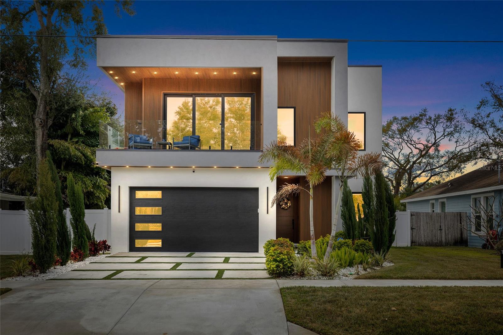 SUBURB ROYAL - Residential