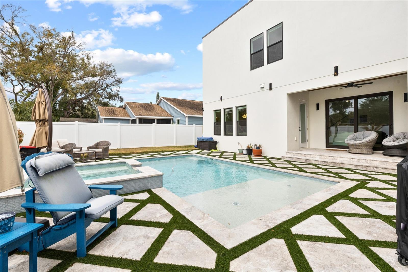 SUBURB ROYAL - Residential