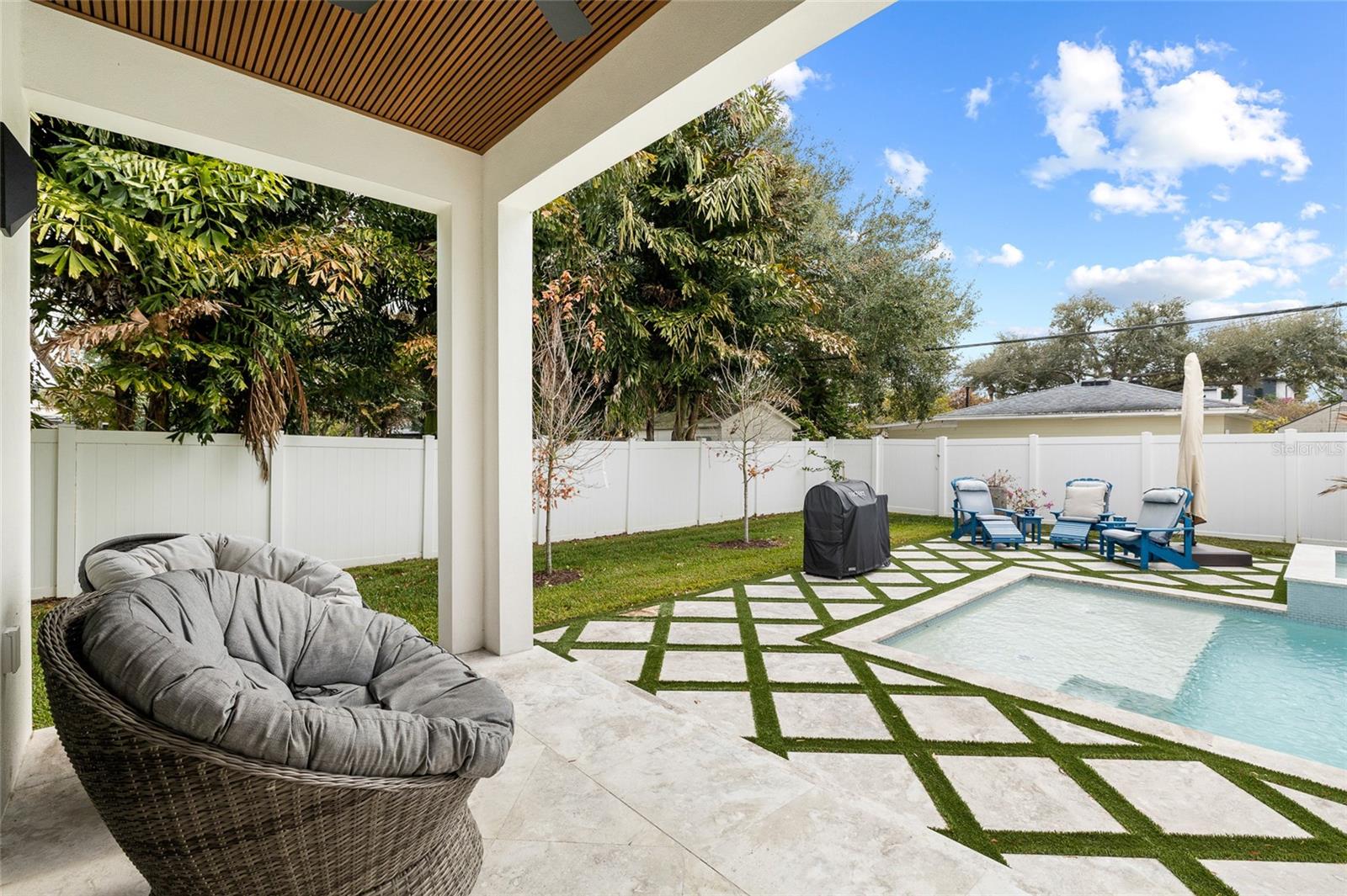 SUBURB ROYAL - Residential