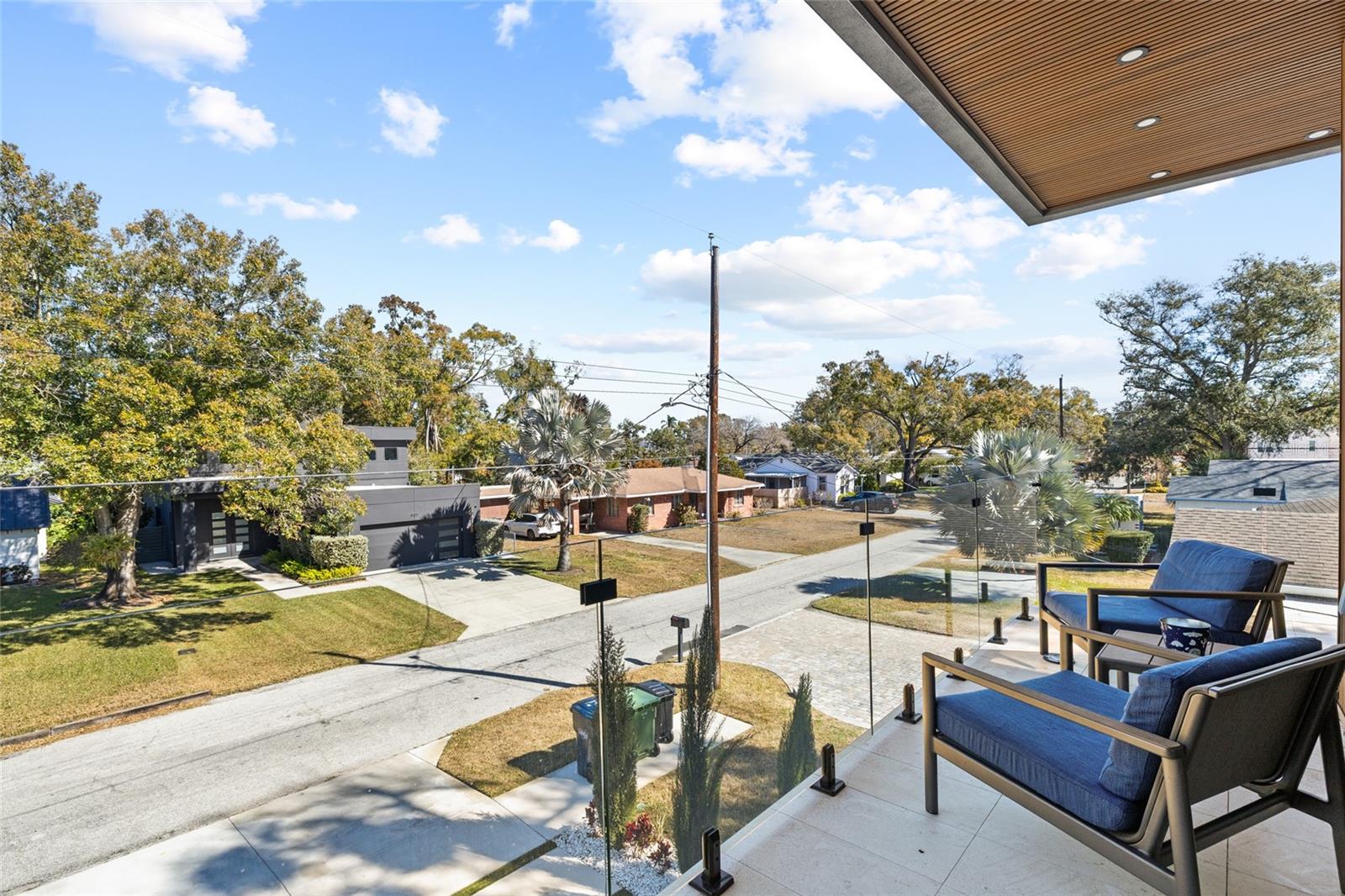 SUBURB ROYAL - Residential