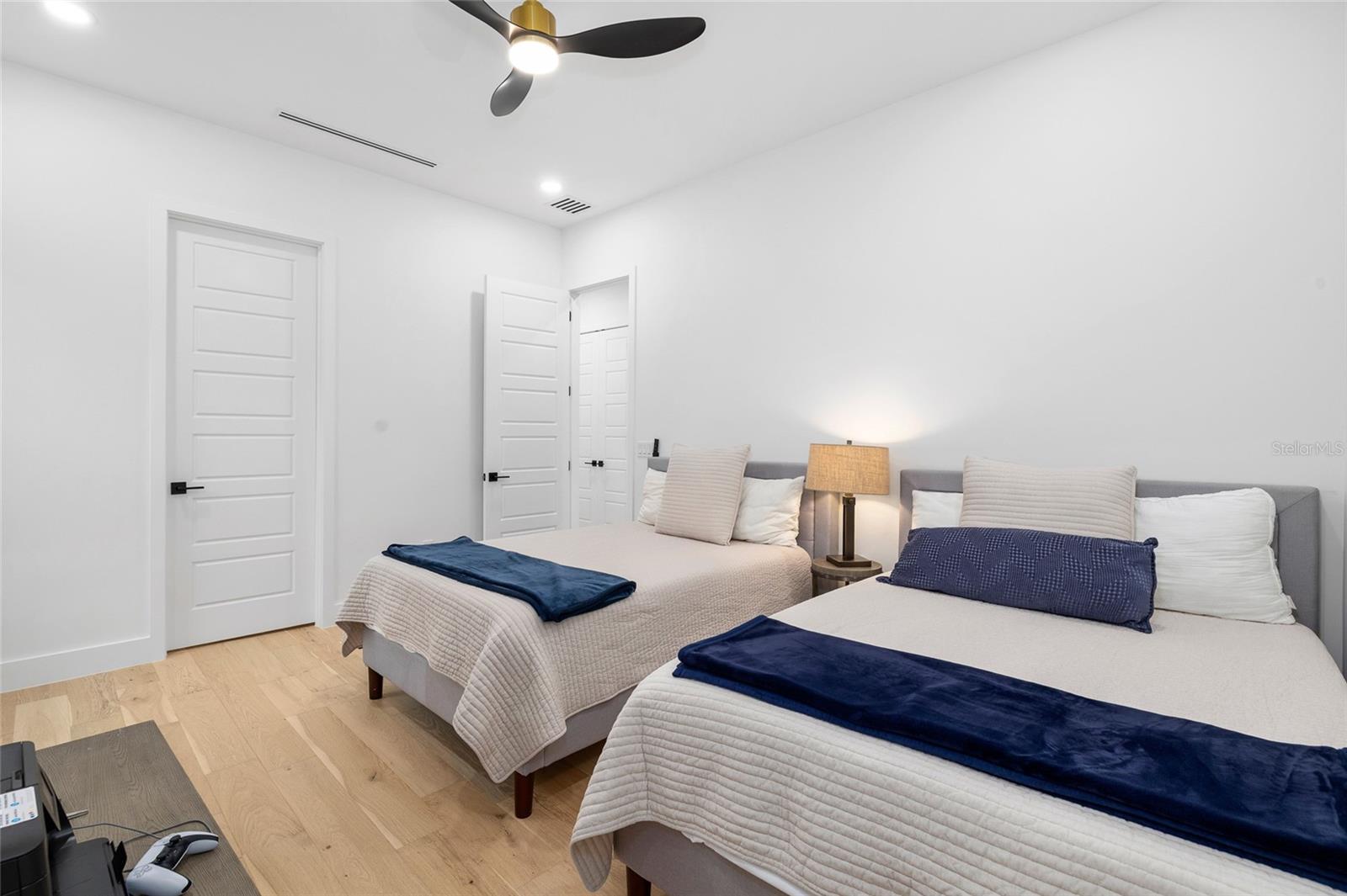 SUBURB ROYAL - Residential