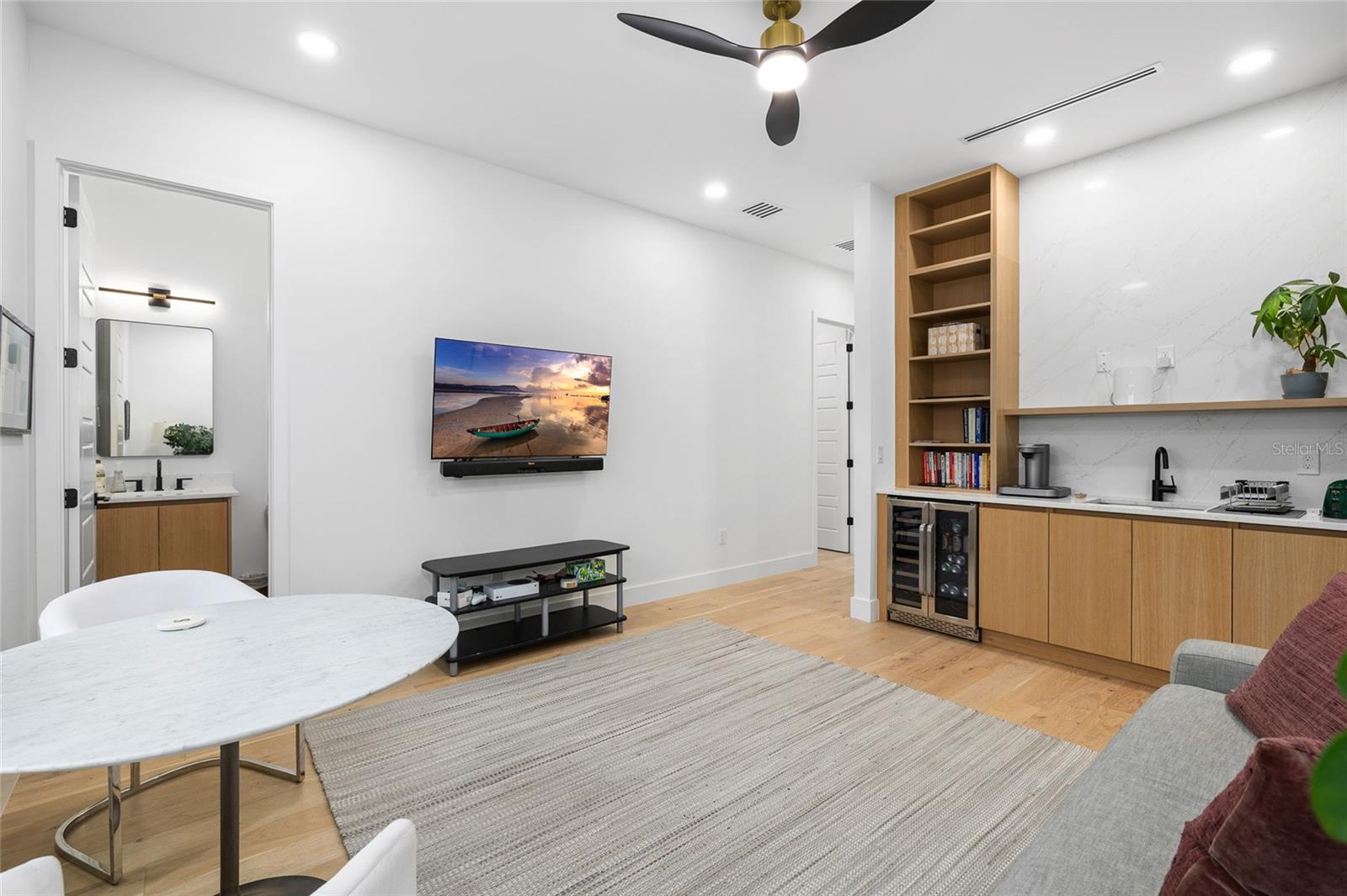 SUBURB ROYAL - Residential