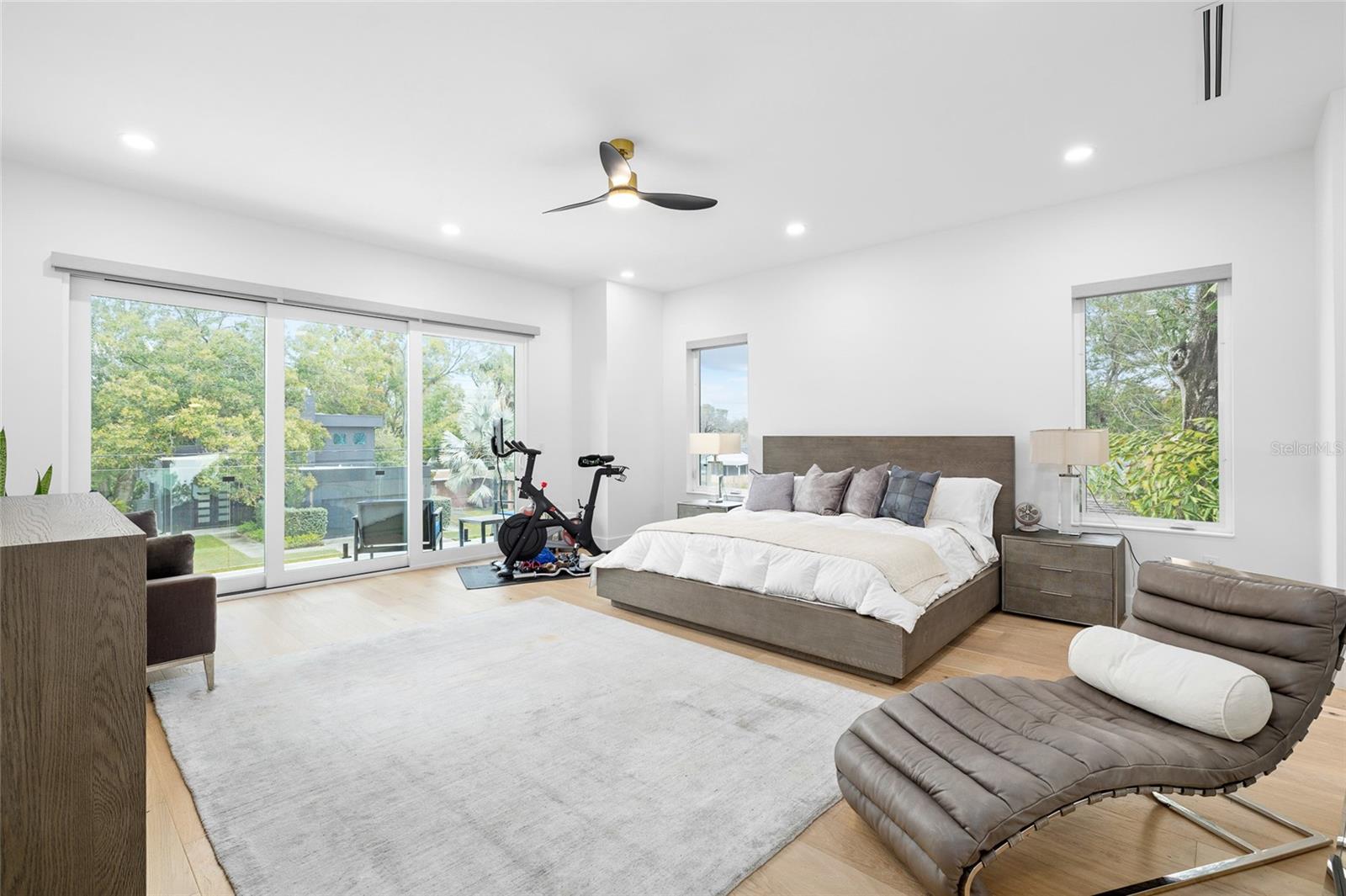 SUBURB ROYAL - Residential