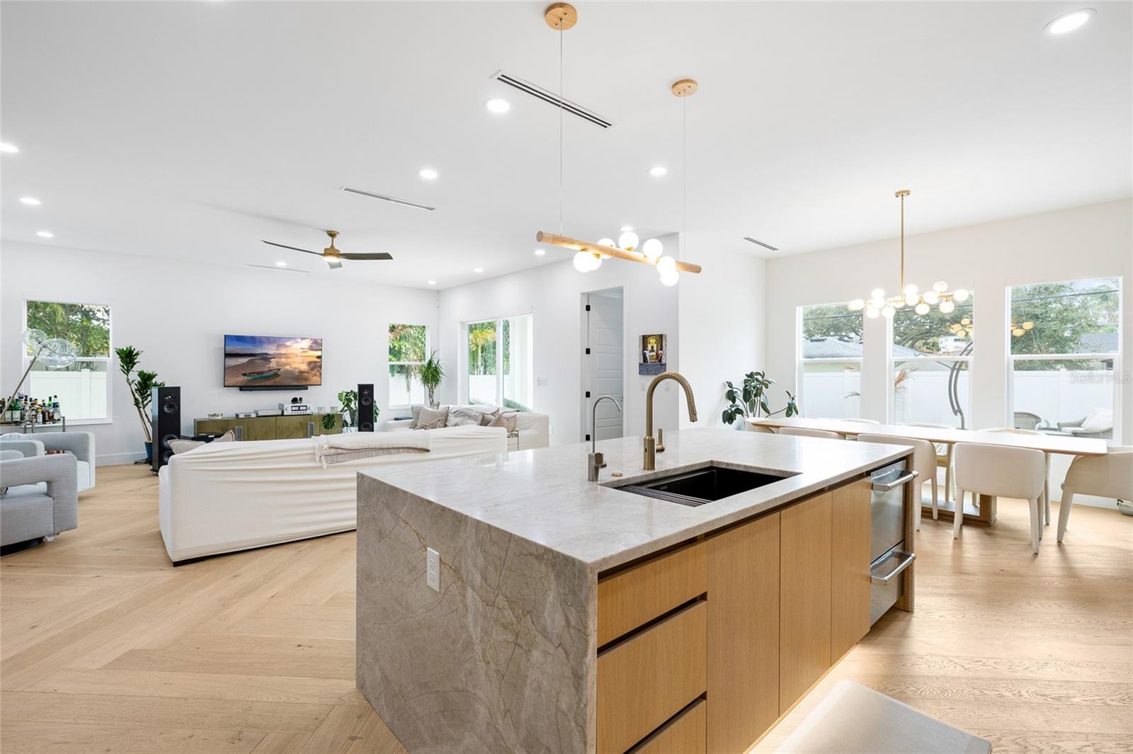 SUBURB ROYAL - Residential