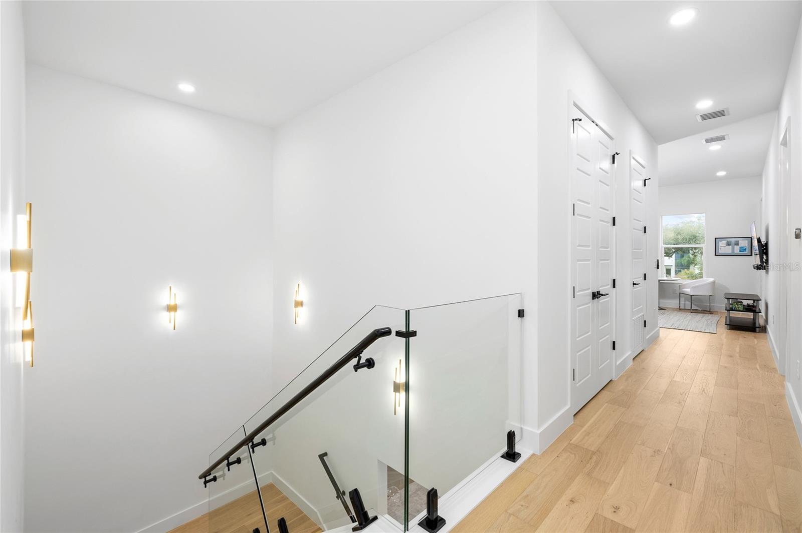 SUBURB ROYAL - Residential