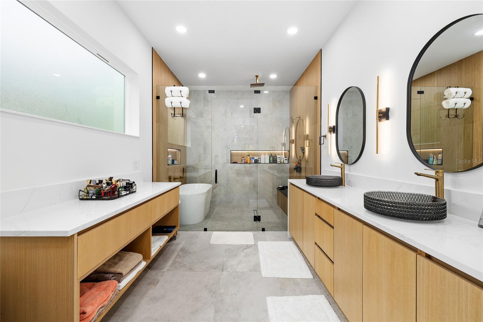 SUBURB ROYAL - Residential