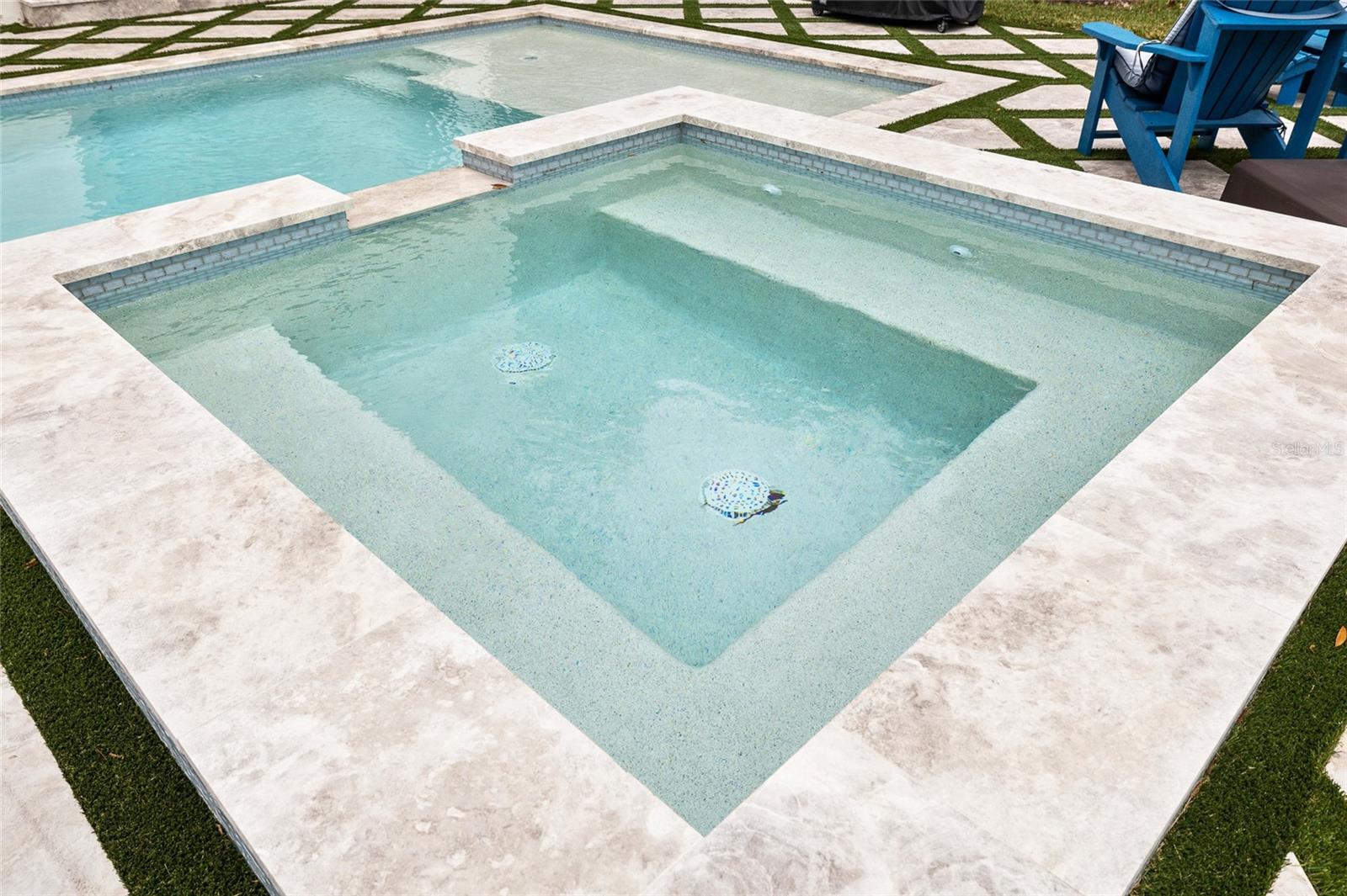 SUBURB ROYAL - Residential