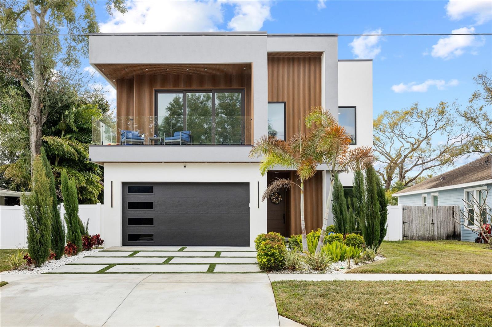 SUBURB ROYAL - Residential