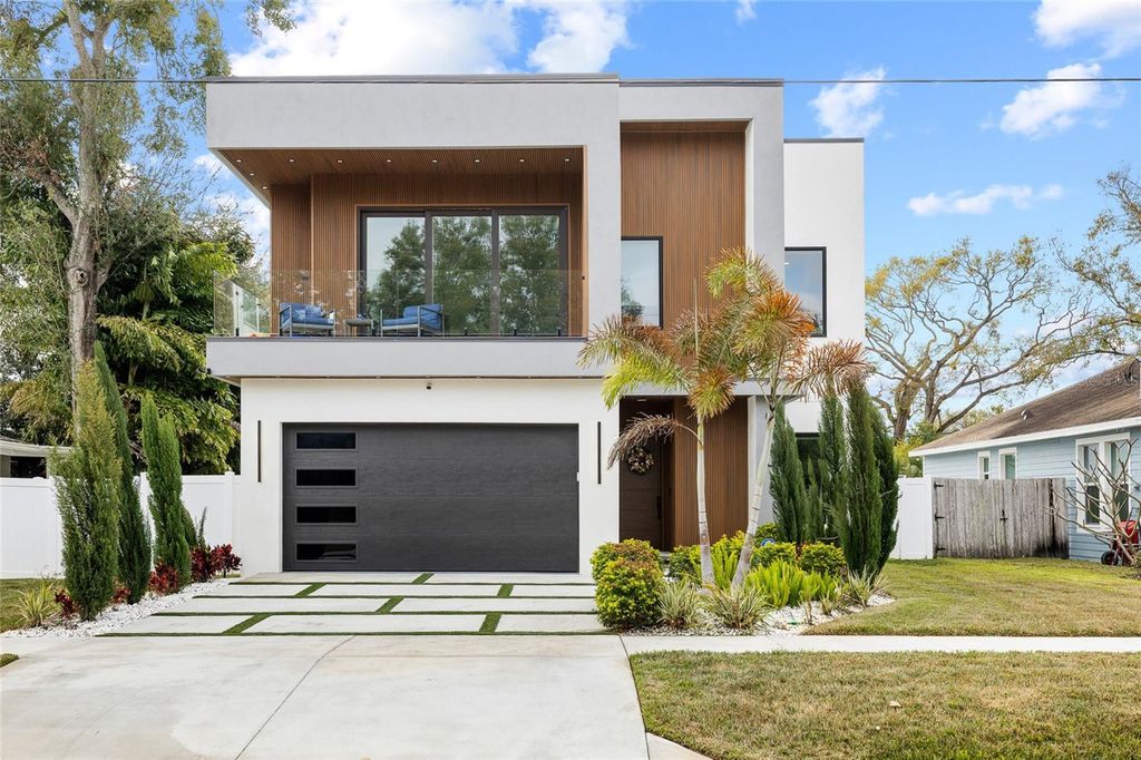 Photo of 910 W West Street, Tampa, FL 33602 (MLS # TB8472056)