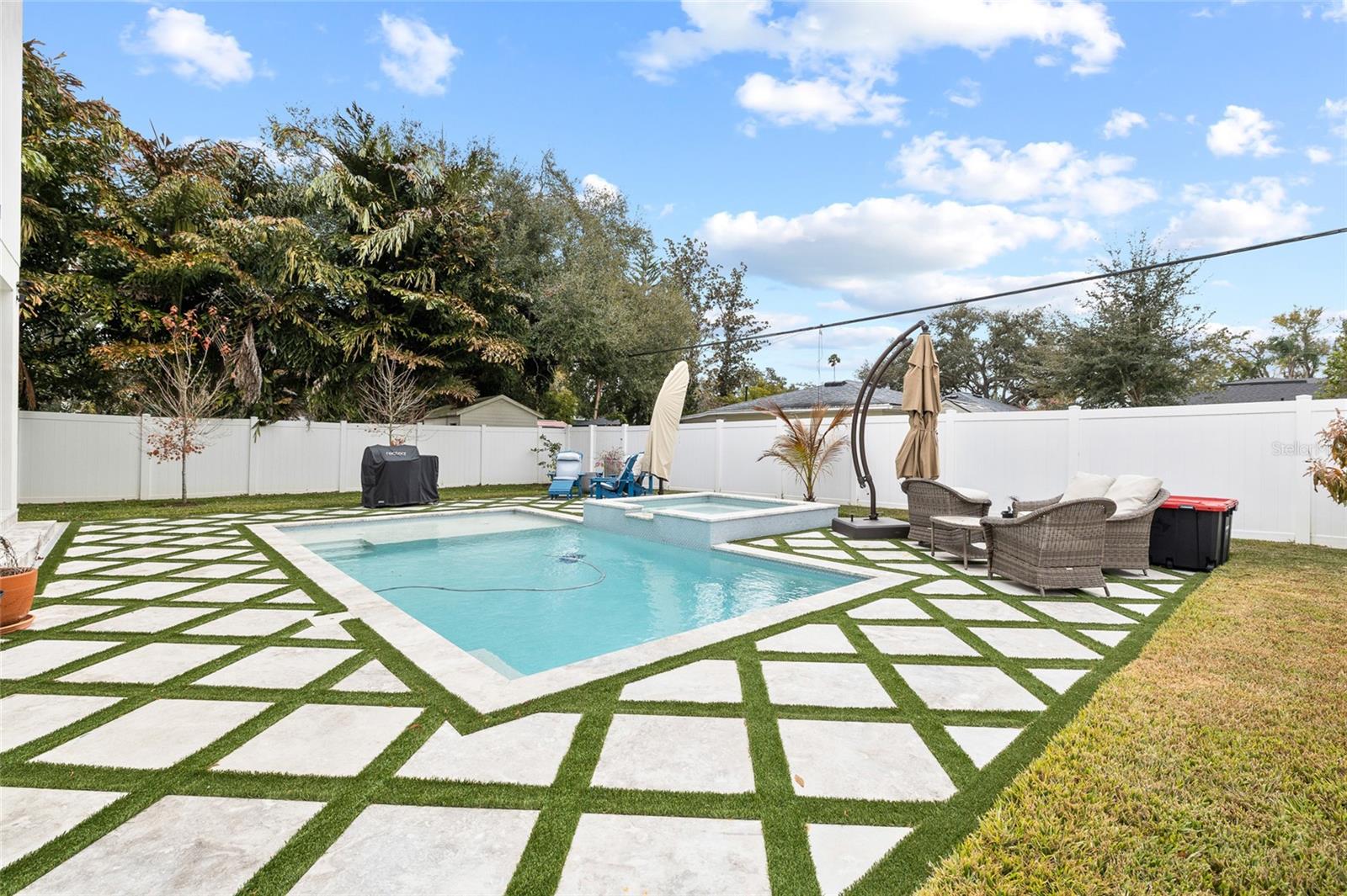 SUBURB ROYAL - Residential