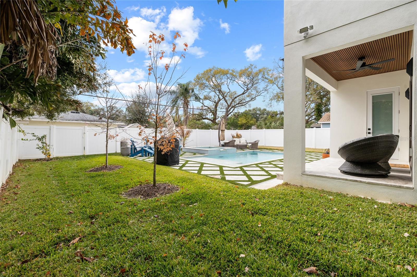 SUBURB ROYAL - Residential