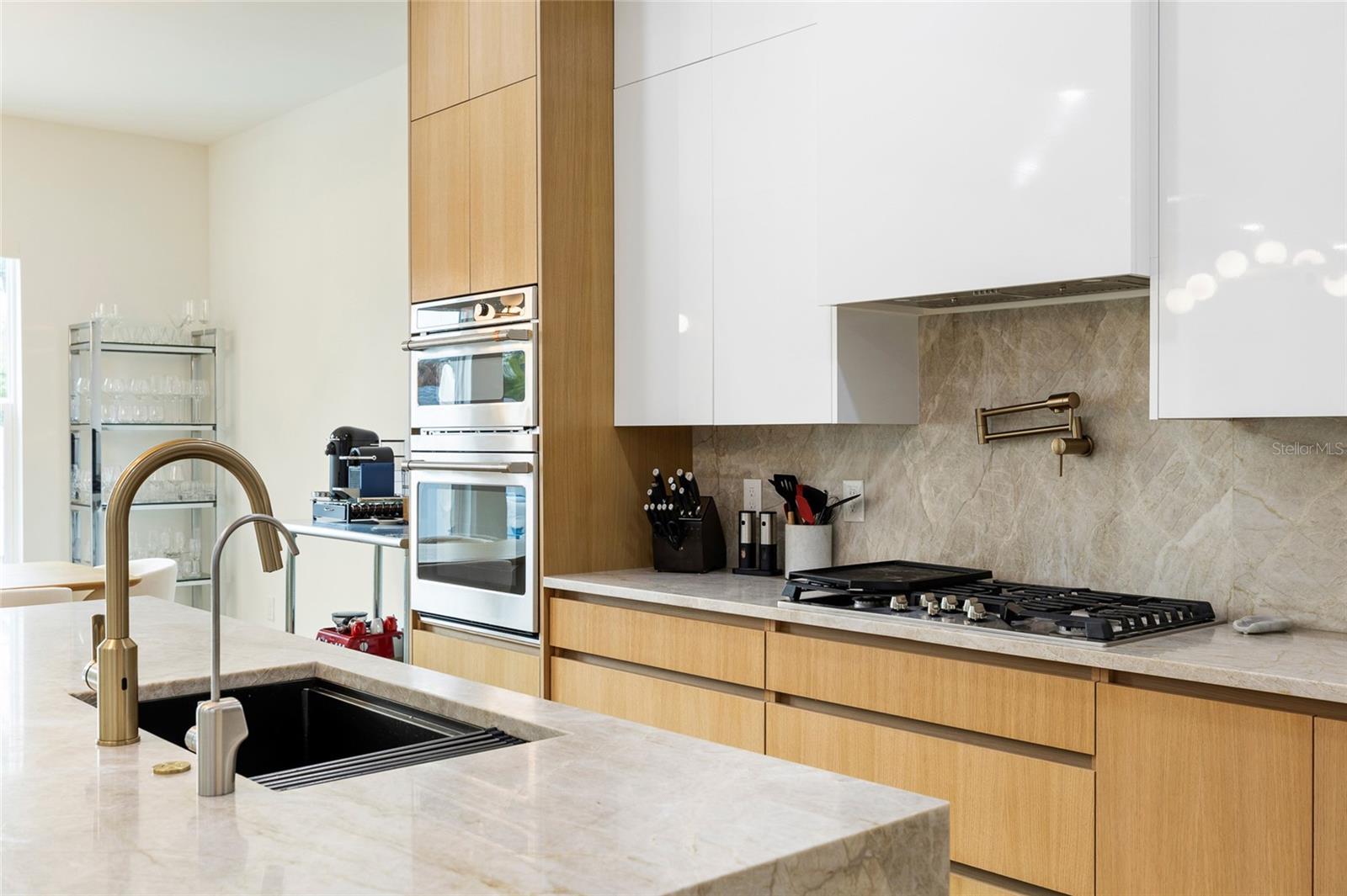 SUBURB ROYAL - Residential