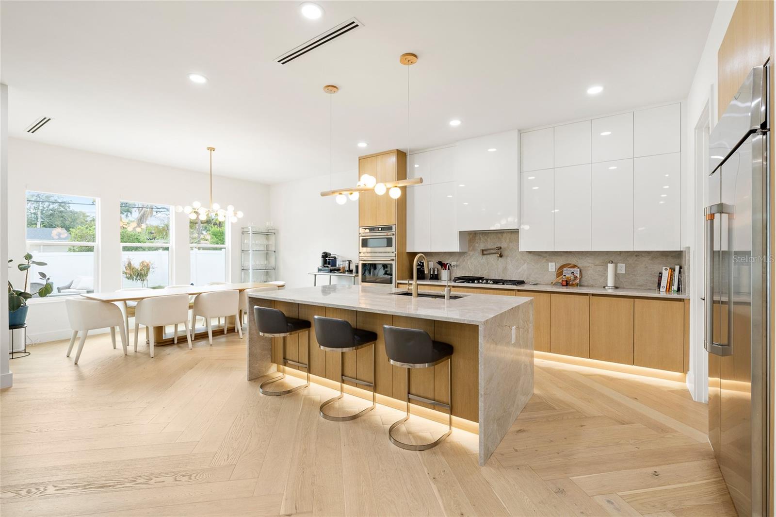 SUBURB ROYAL - Residential