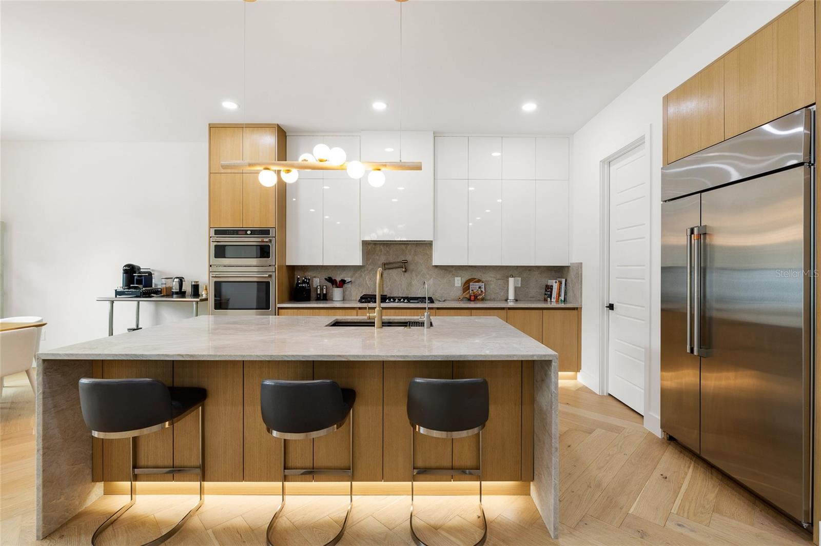 SUBURB ROYAL - Residential