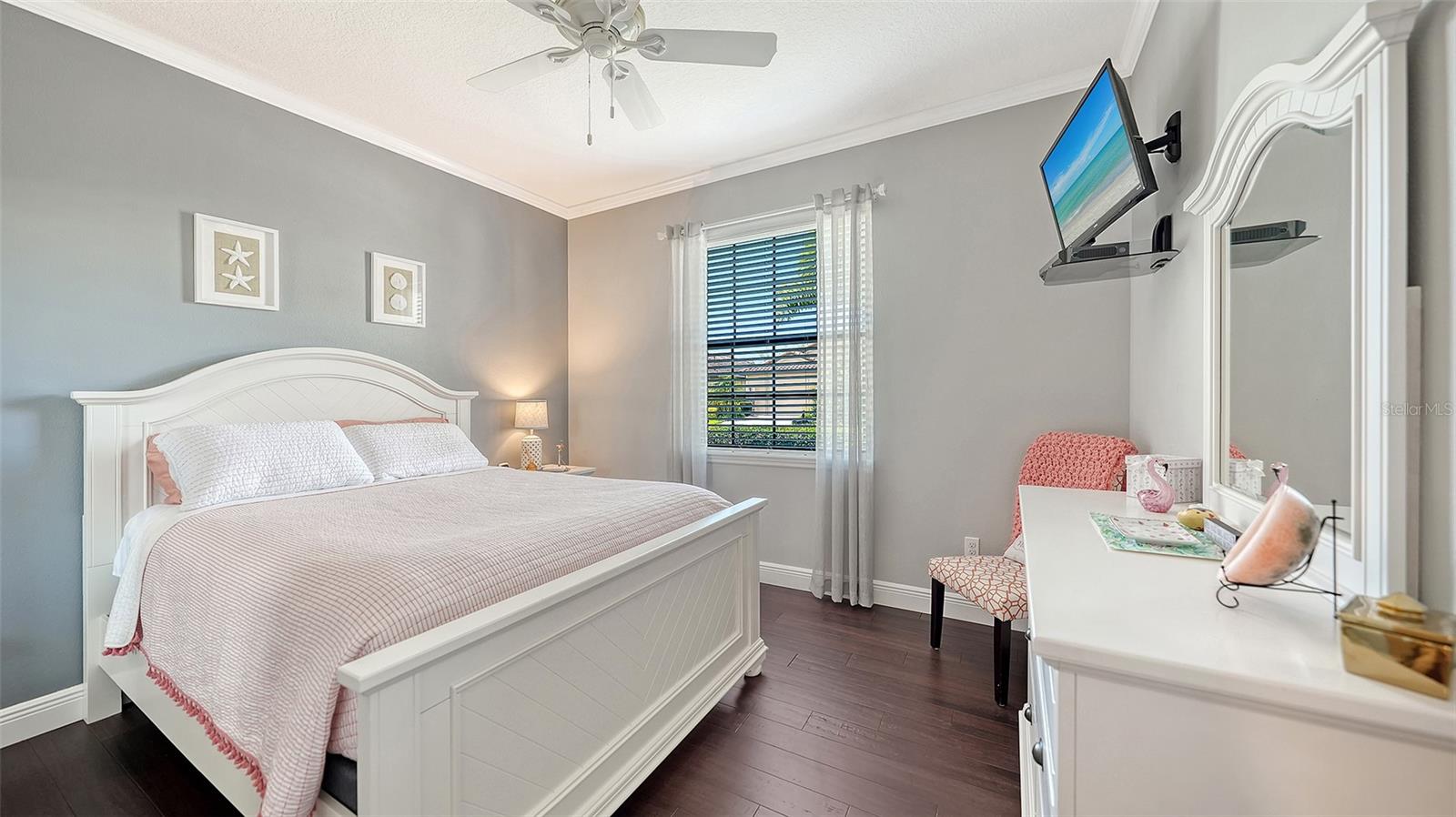 UNIVERSITY GROVES ESTATES RESERVE - Residential