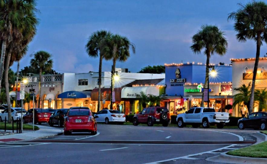 UNIVERSITY GROVES ESTATES RESERVE - Residential