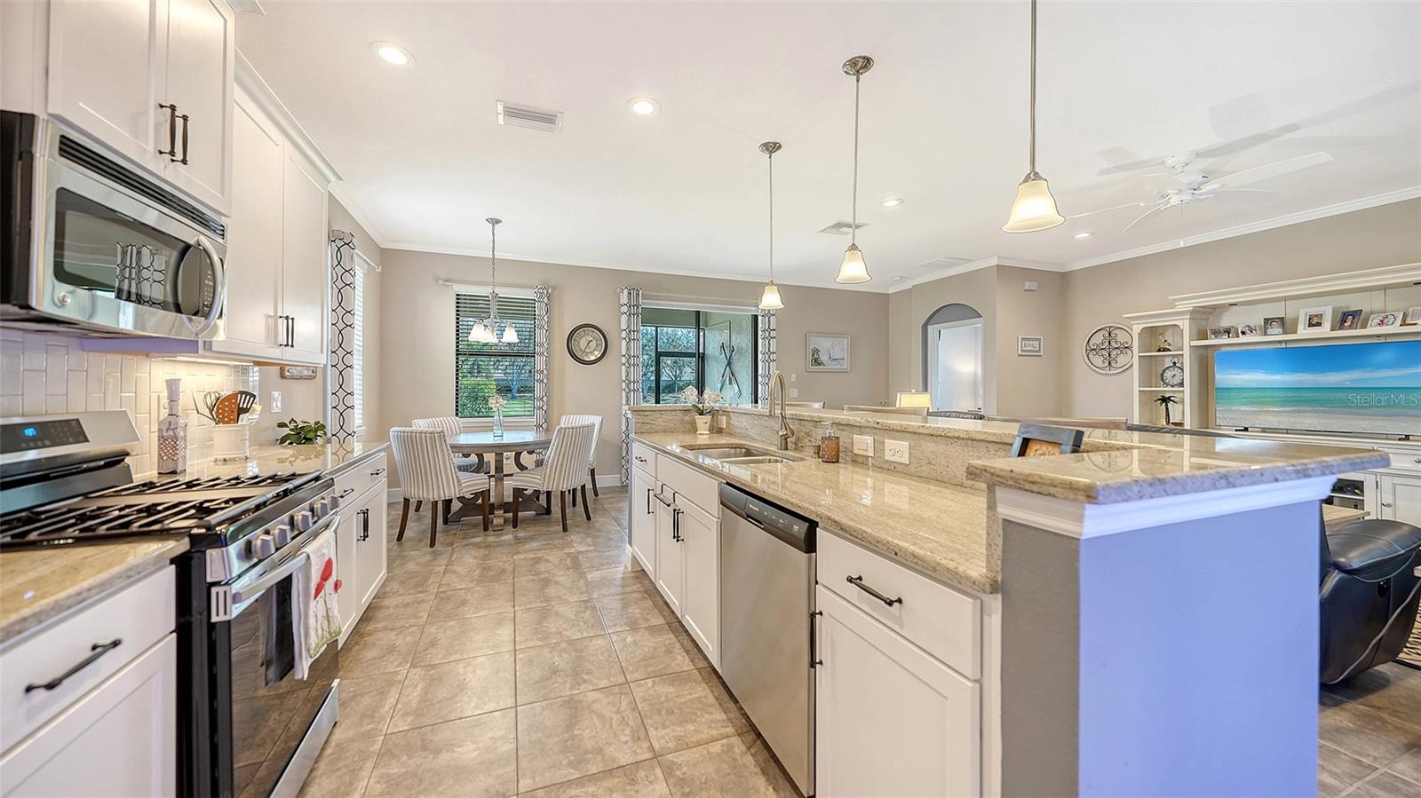 UNIVERSITY GROVES ESTATES RESERVE - Residential