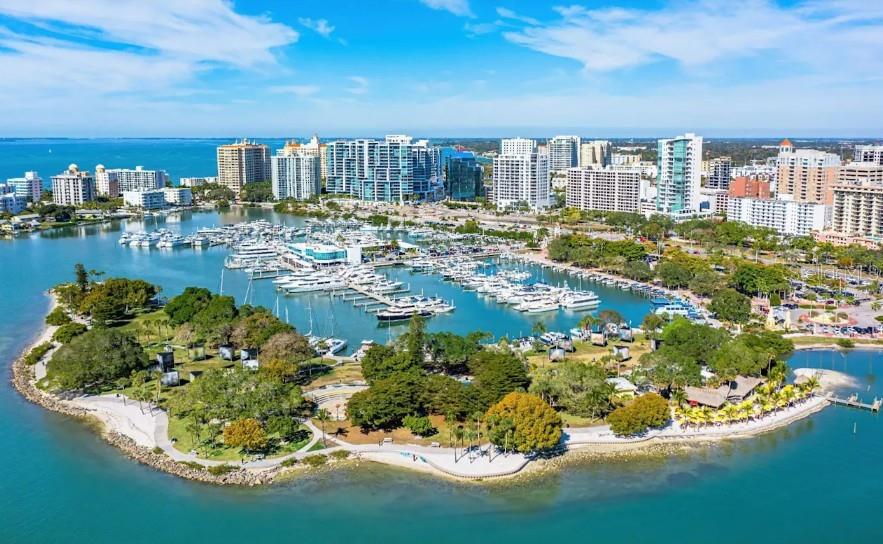 UNIVERSITY GROVES ESTATES RESERVE - Residential