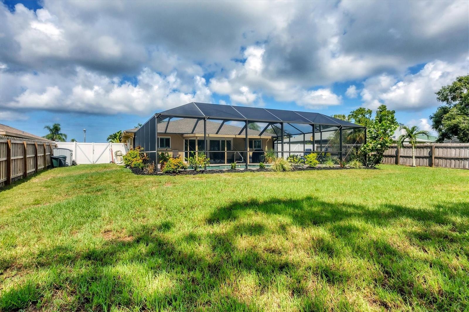 COUNTRY MEADOWS - Residential