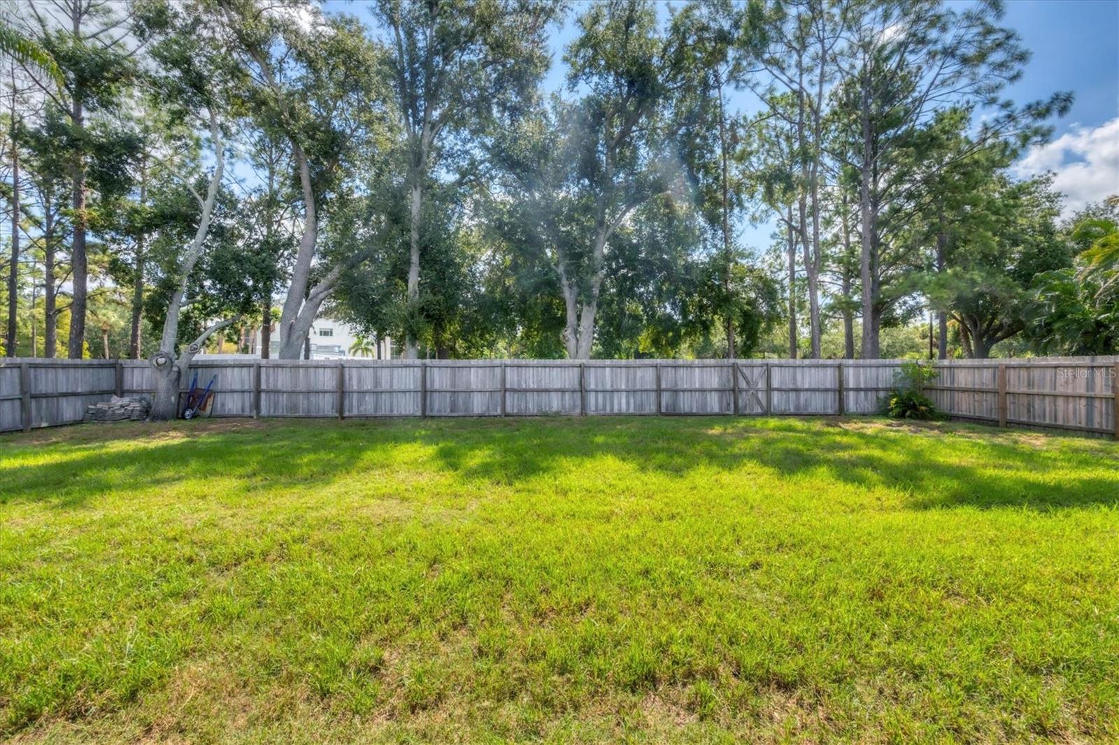 COUNTRY MEADOWS - Residential