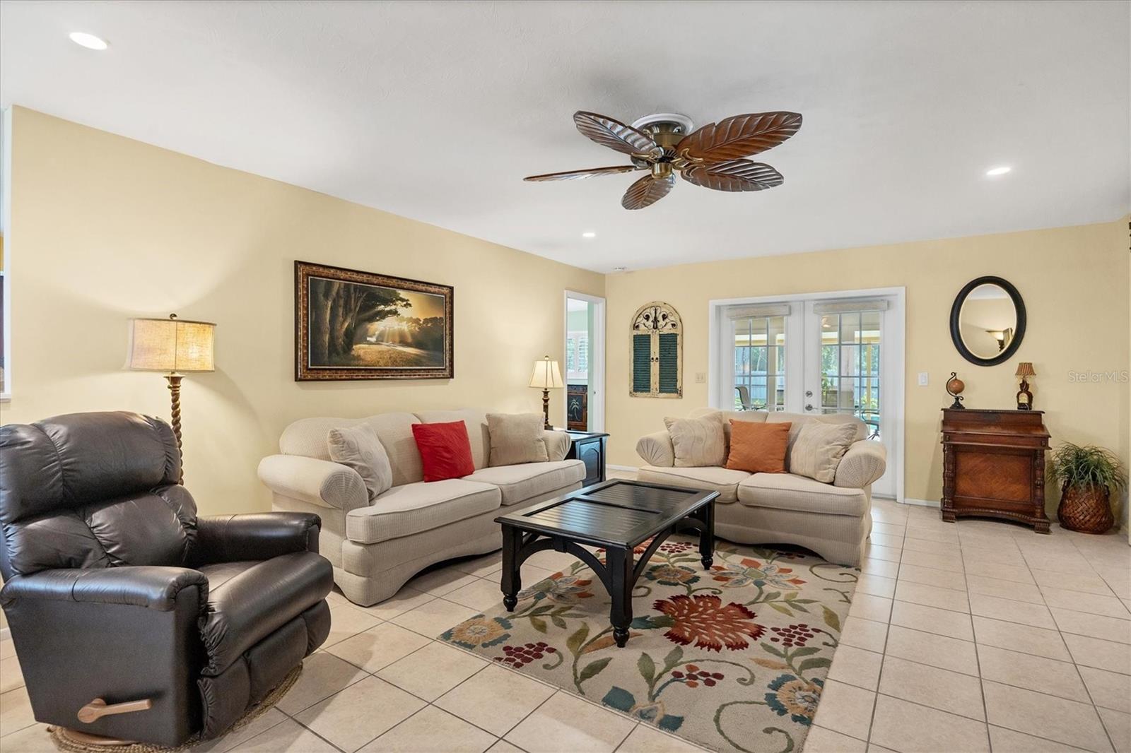 COUNTRY MEADOWS - Residential