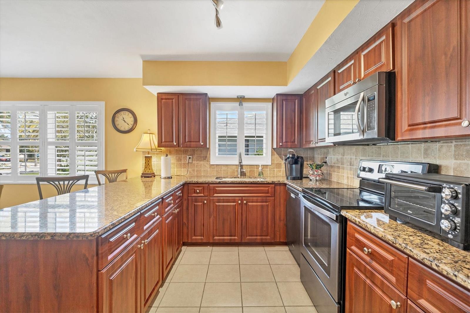 COUNTRY MEADOWS - Residential