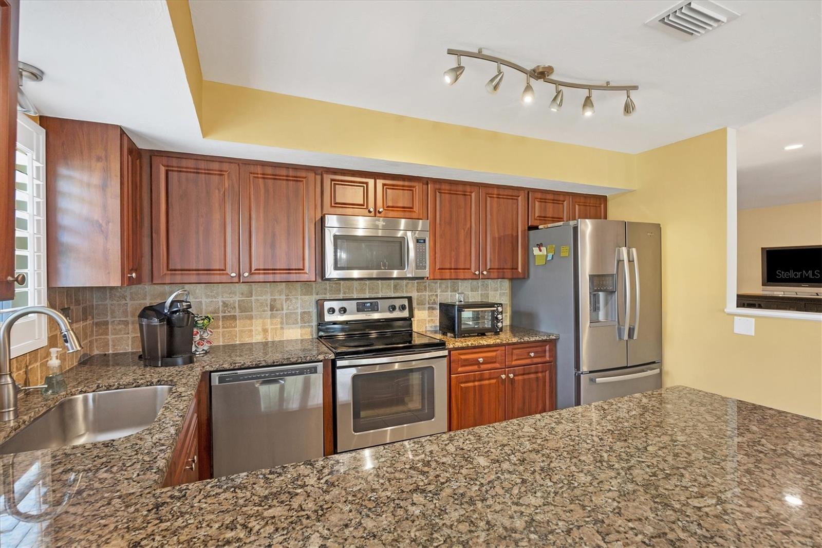 COUNTRY MEADOWS - Residential