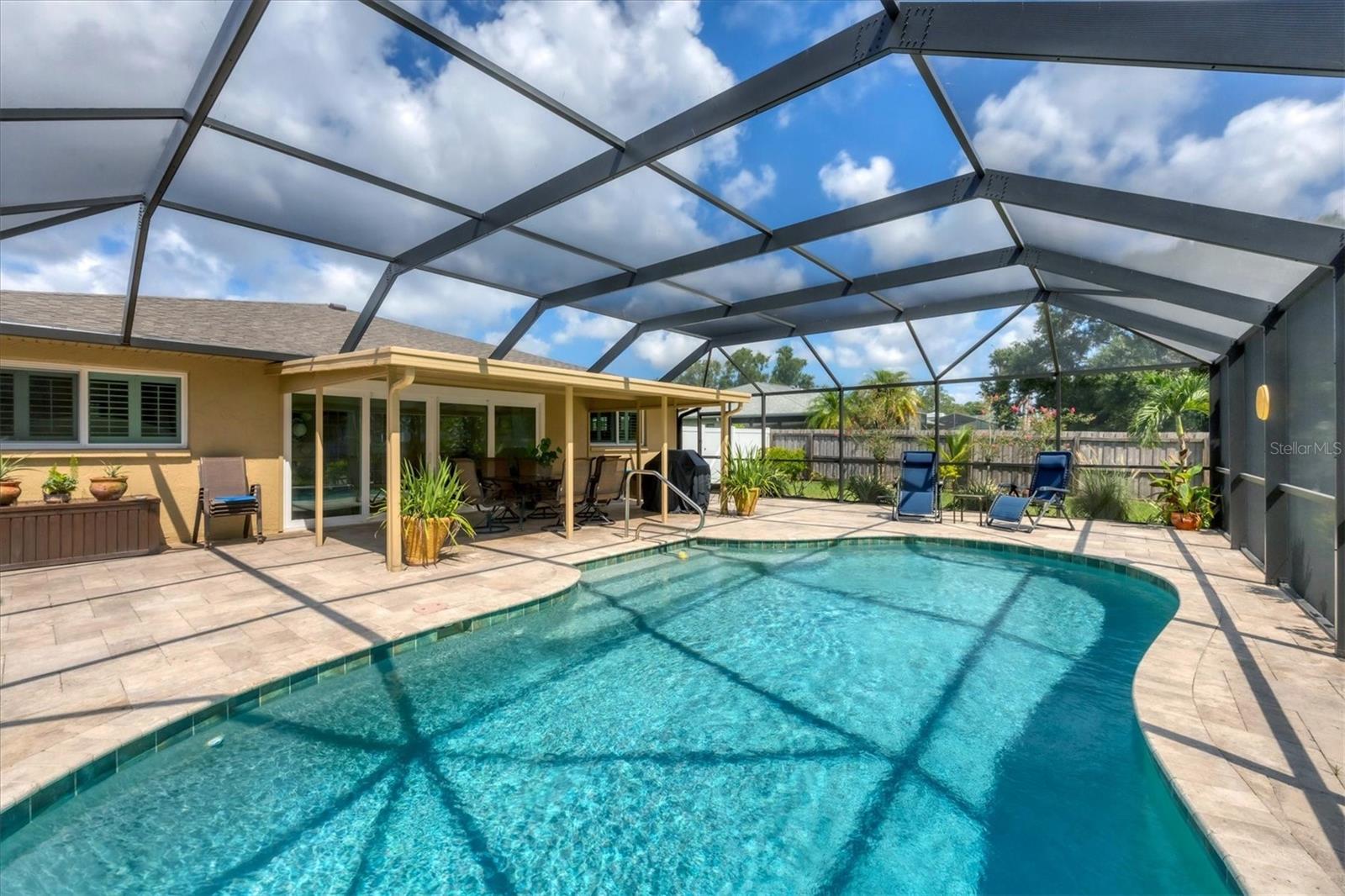 COUNTRY MEADOWS - Residential