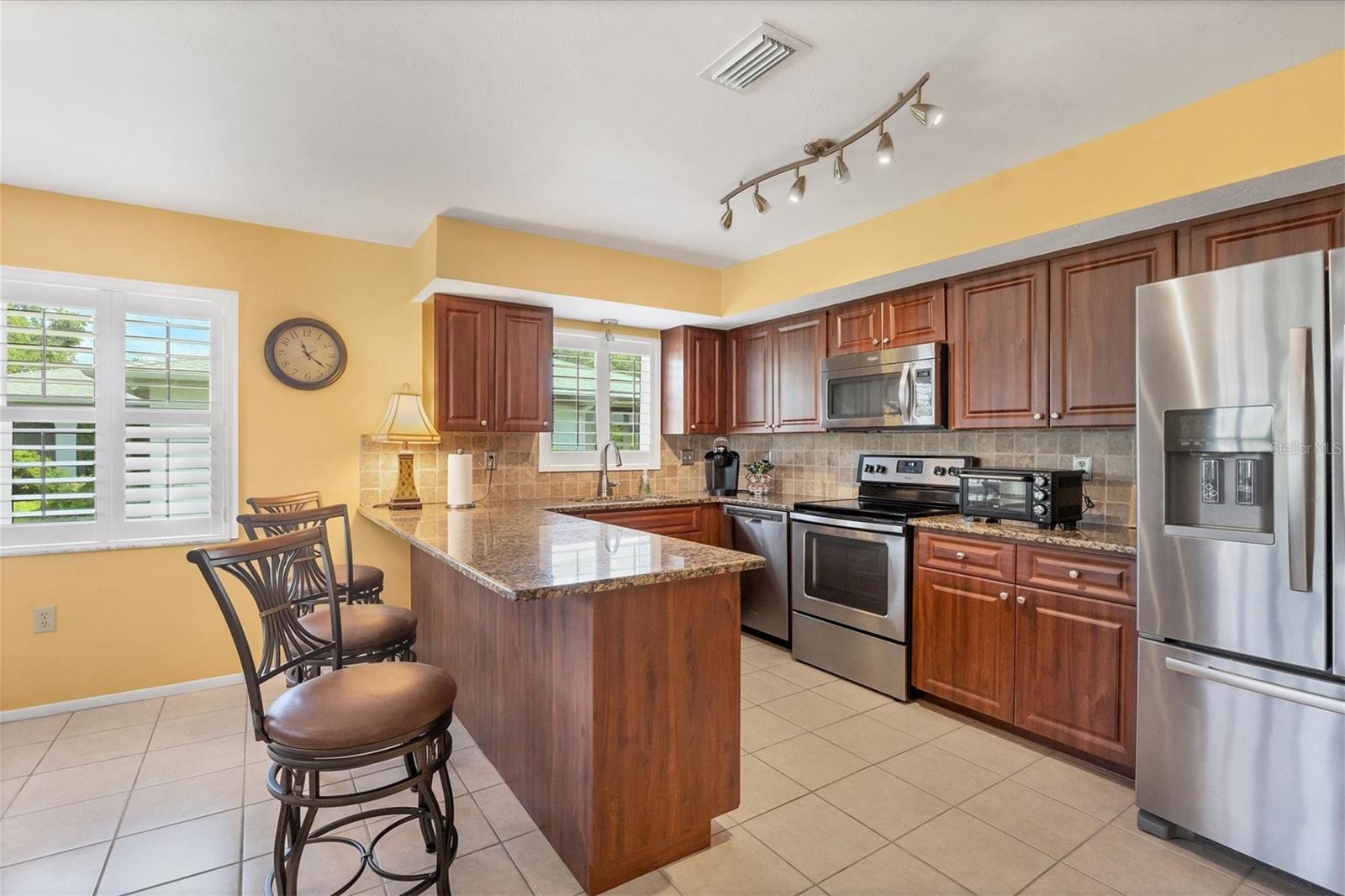 COUNTRY MEADOWS - Residential