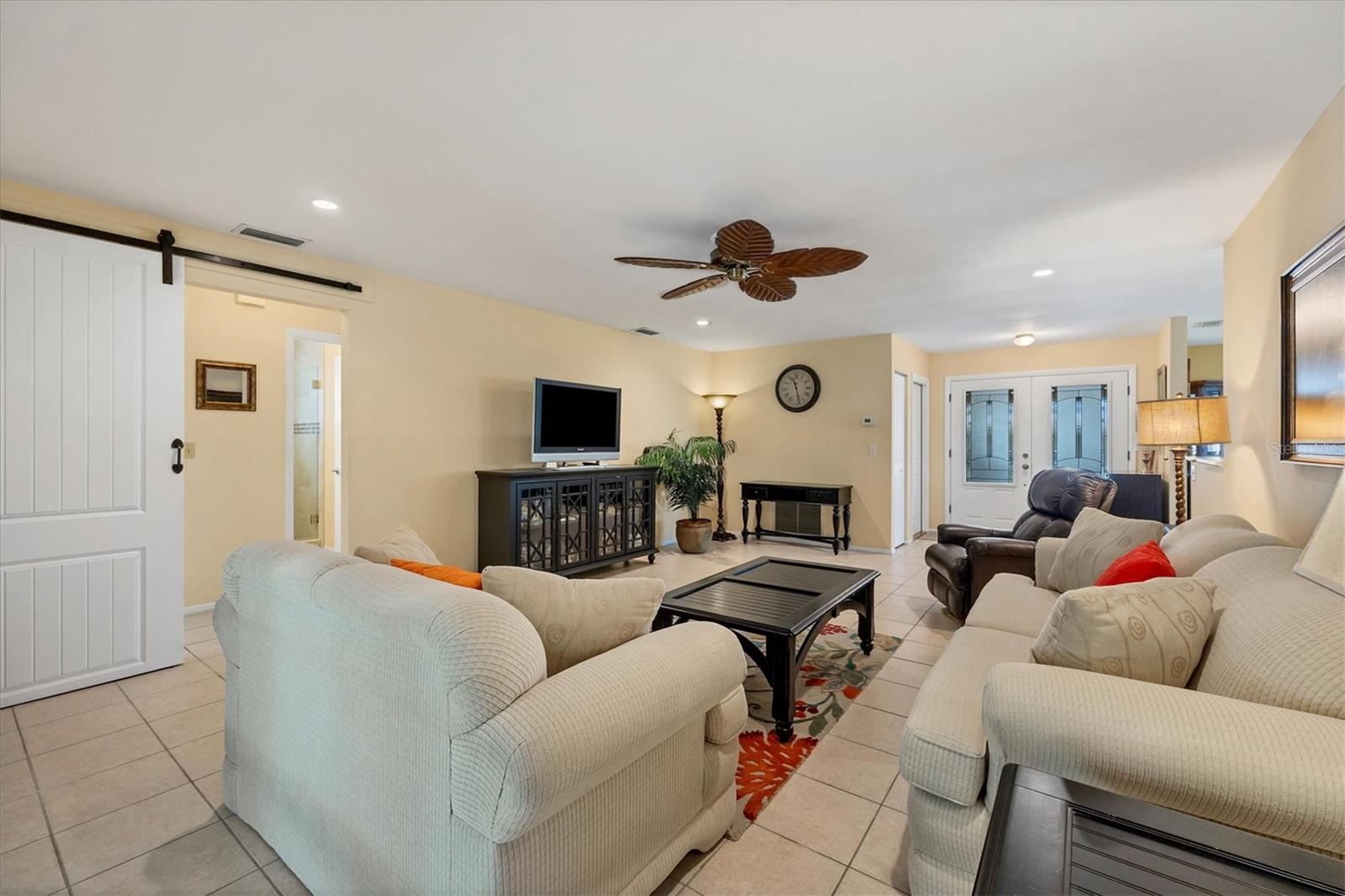 COUNTRY MEADOWS - Residential