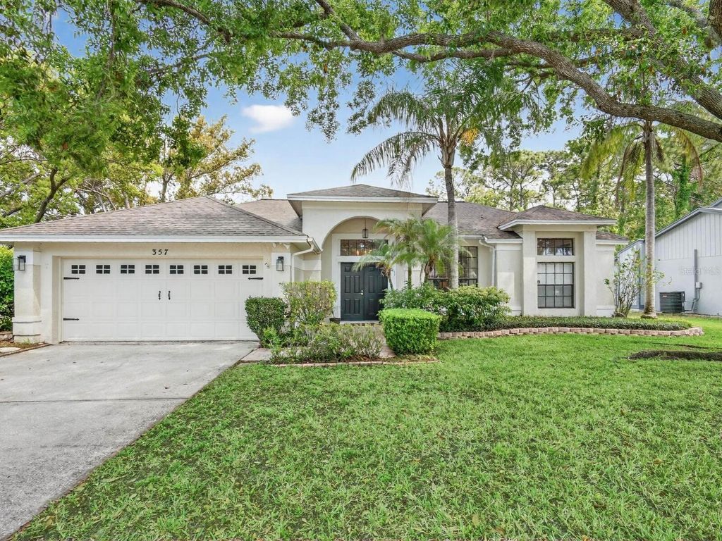 Photo of 357 Waterford Circle W, Tarpon Springs, FL 34688 (MLS # TB8492839)