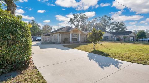 A home in DELAND