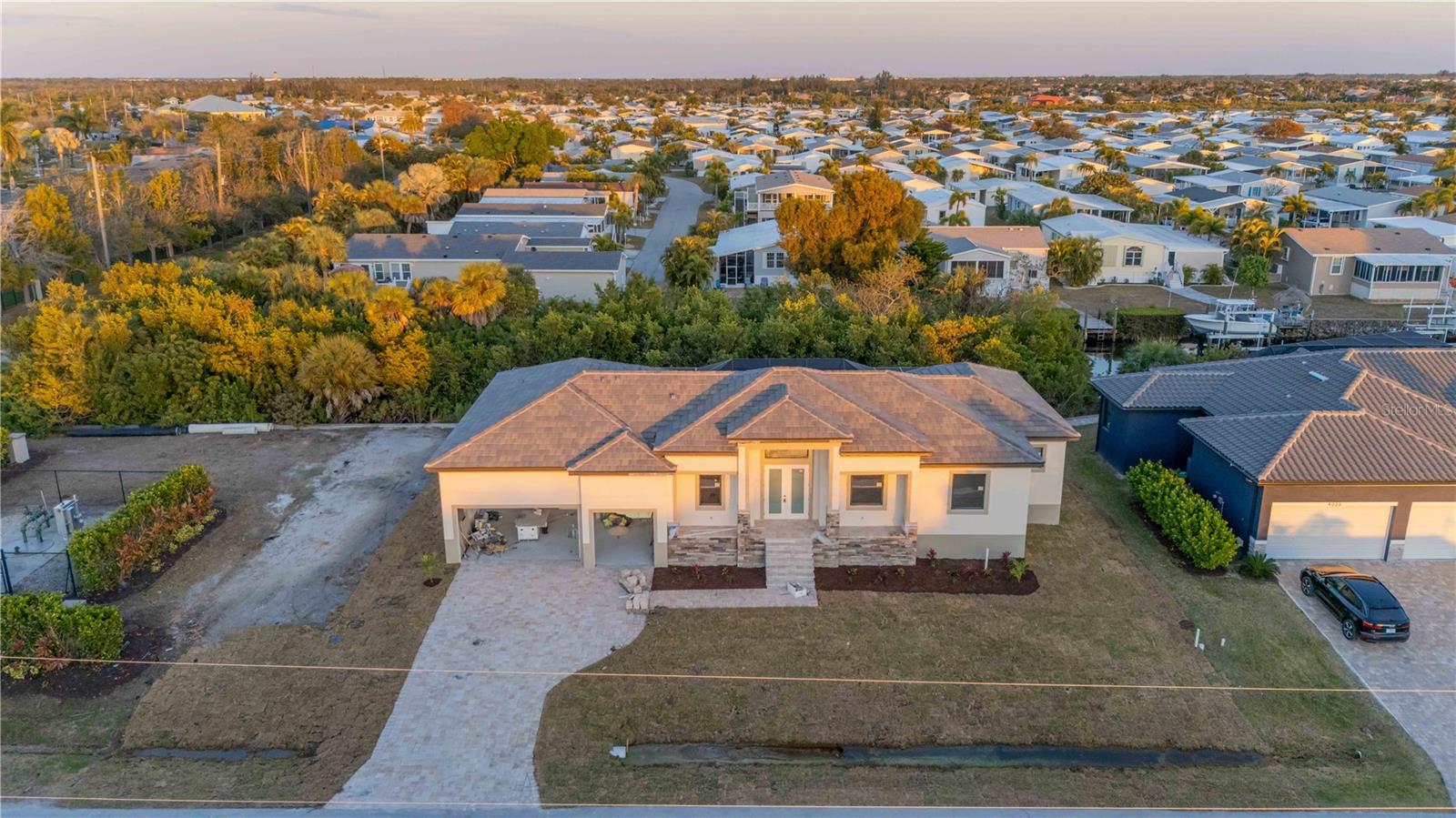 WINDWARD ISLES - Residential