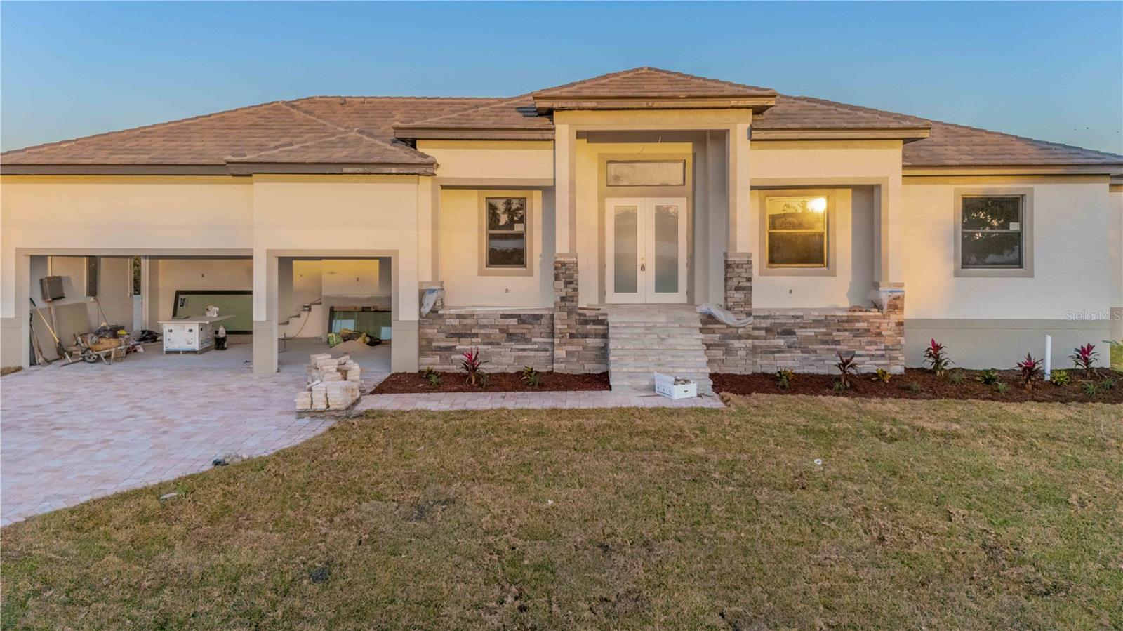 WINDWARD ISLES - Residential