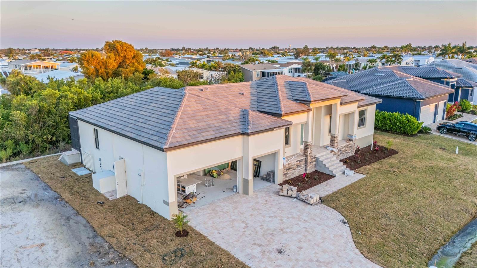 WINDWARD ISLES - Residential