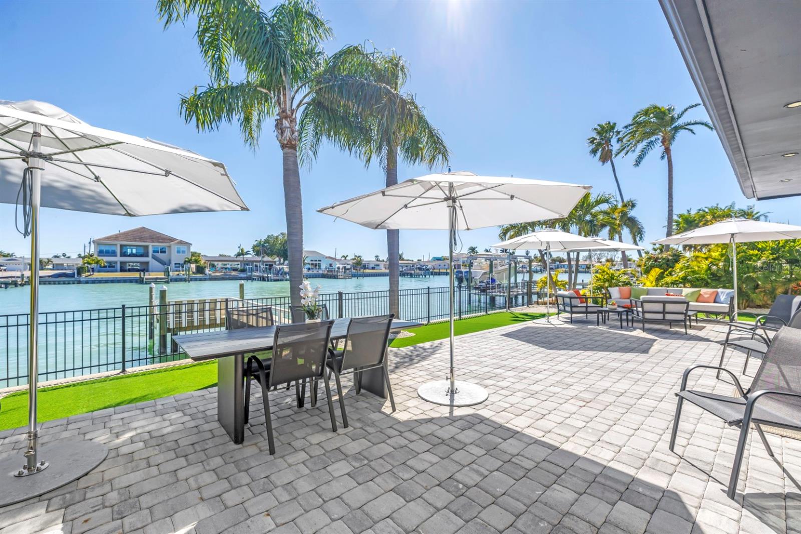 CAPRI ISLE - Residential