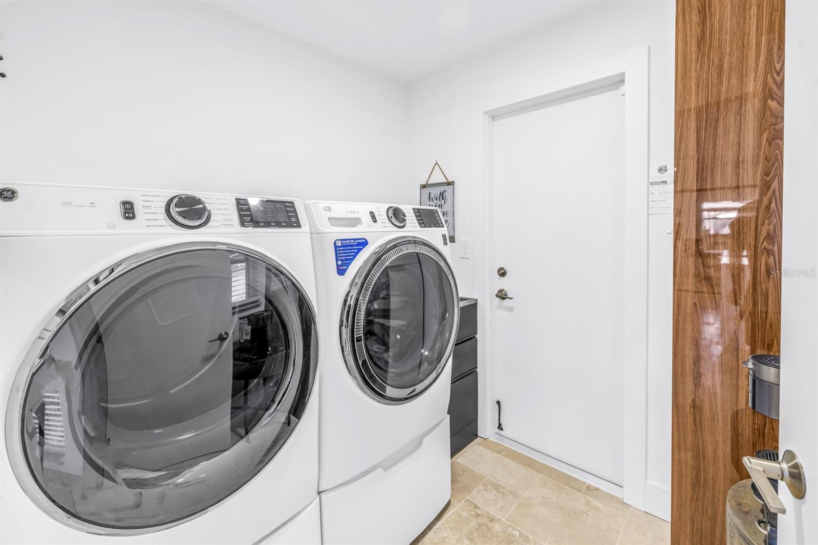 CAPRI ISLE - Residential