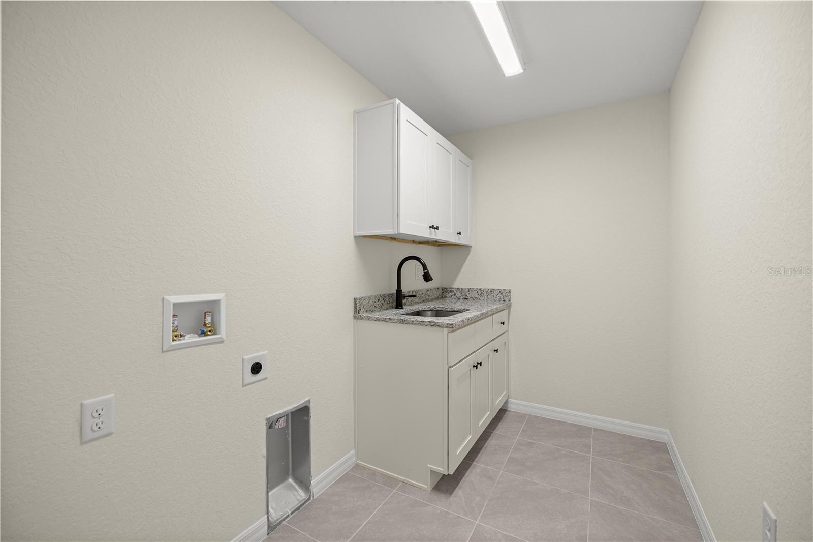 SILVER SPRINGS SHORES - Residential