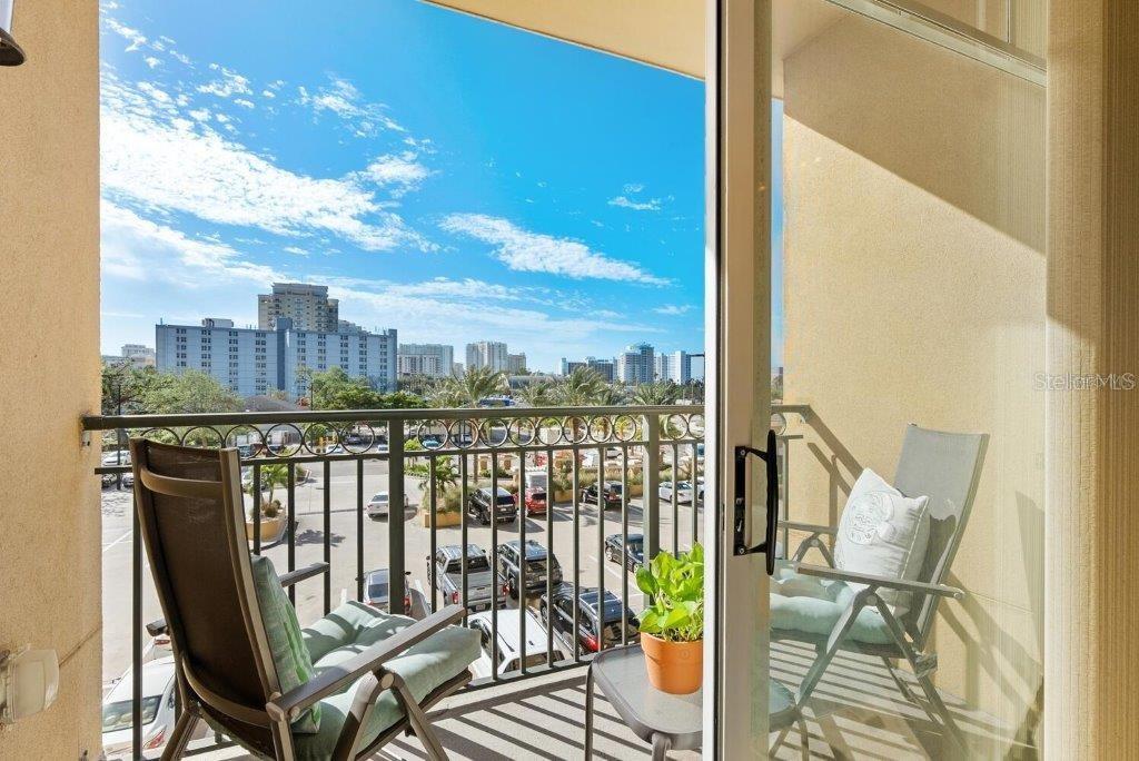 BROADWAY PROMENADE - Residential