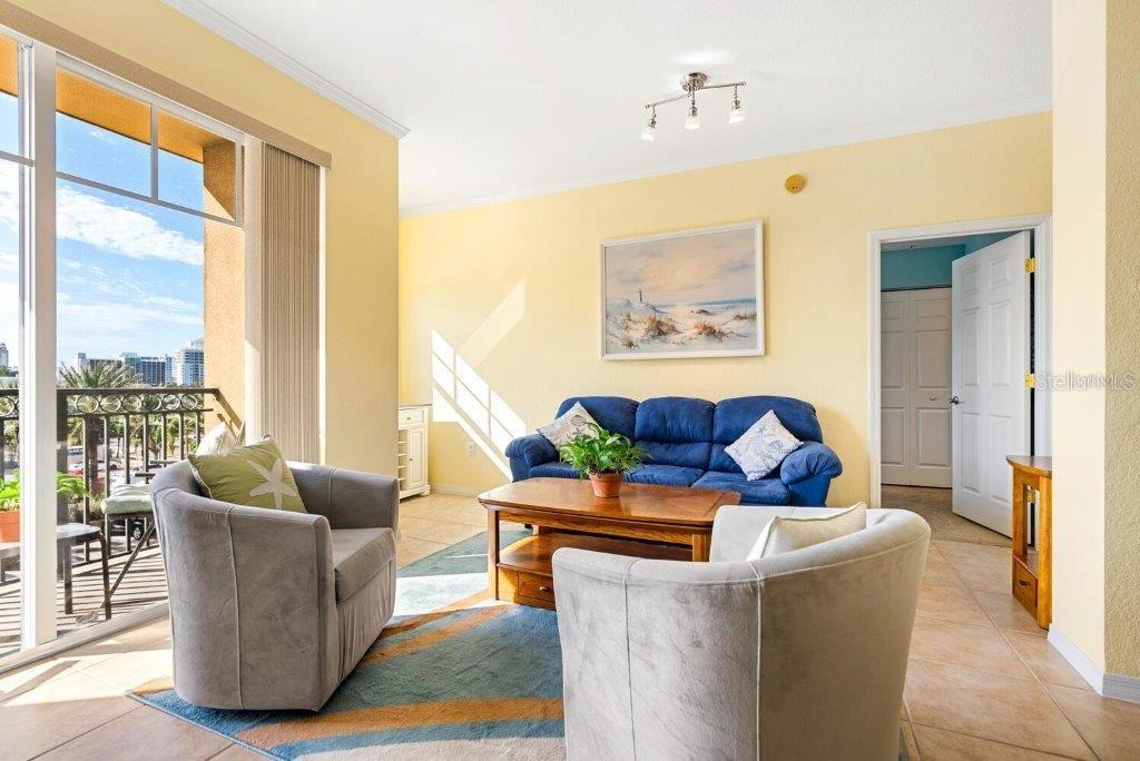 BROADWAY PROMENADE - Residential