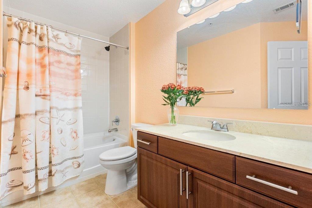 BROADWAY PROMENADE - Residential