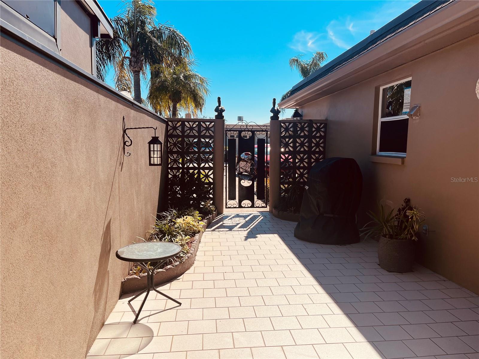 BOCA CIEGA POINT EAST - Residential