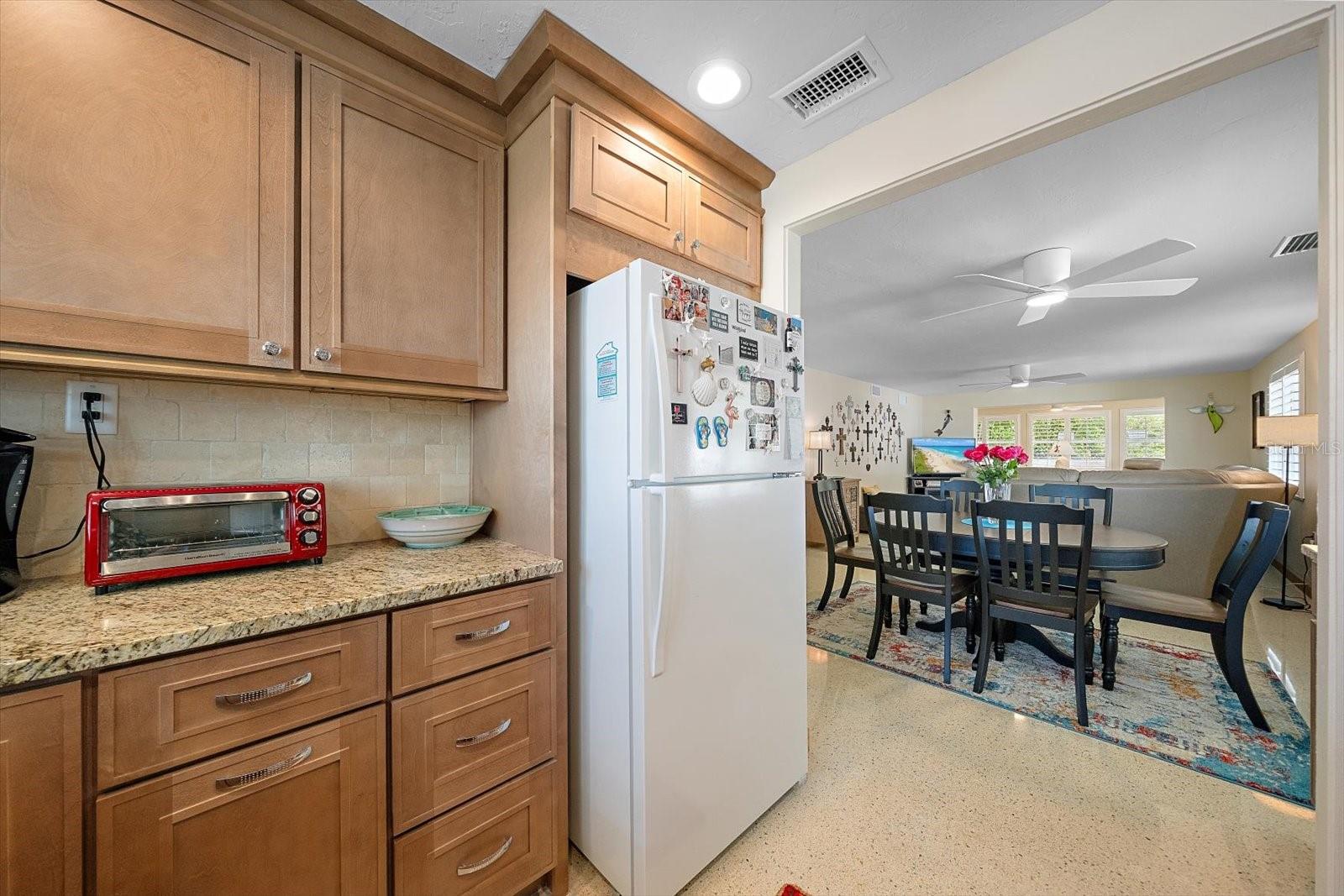 738 SPANISH DRIVE S 98, LONGBOAT KEY, FL, 34228 3 738 SPANISH DRIVE S 98