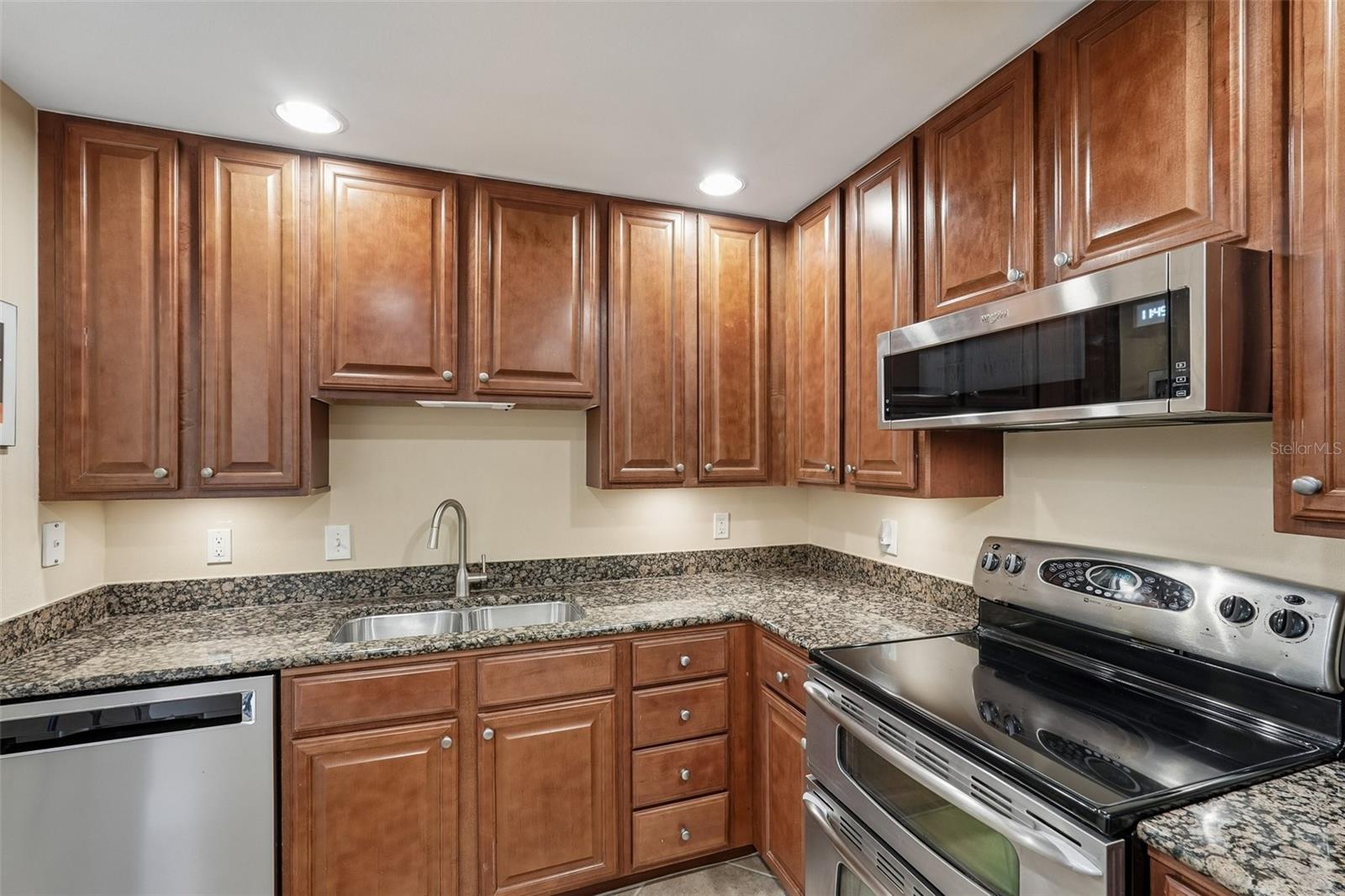 808 3RD AVENUE W 809