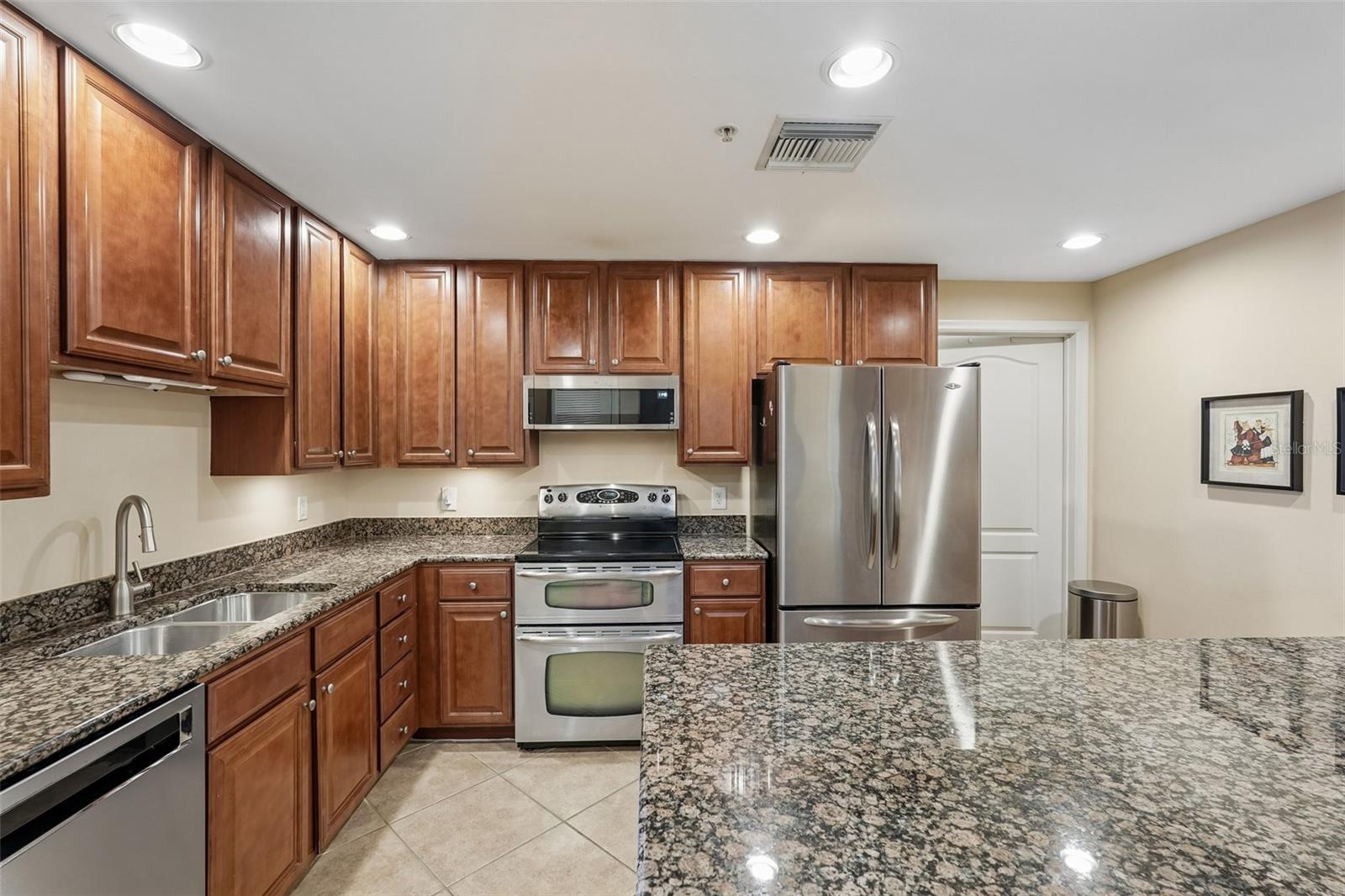808 3RD AVENUE W 809