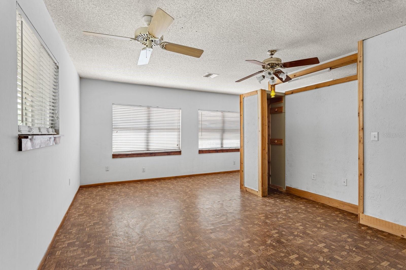 TOWN & COUNTRY ESTATES UNIT 1 - Residential